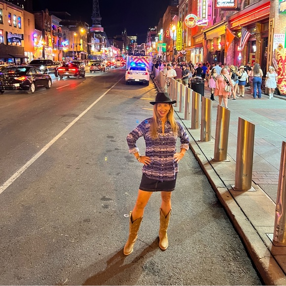 Meet the Posher - Picture 2 of 3